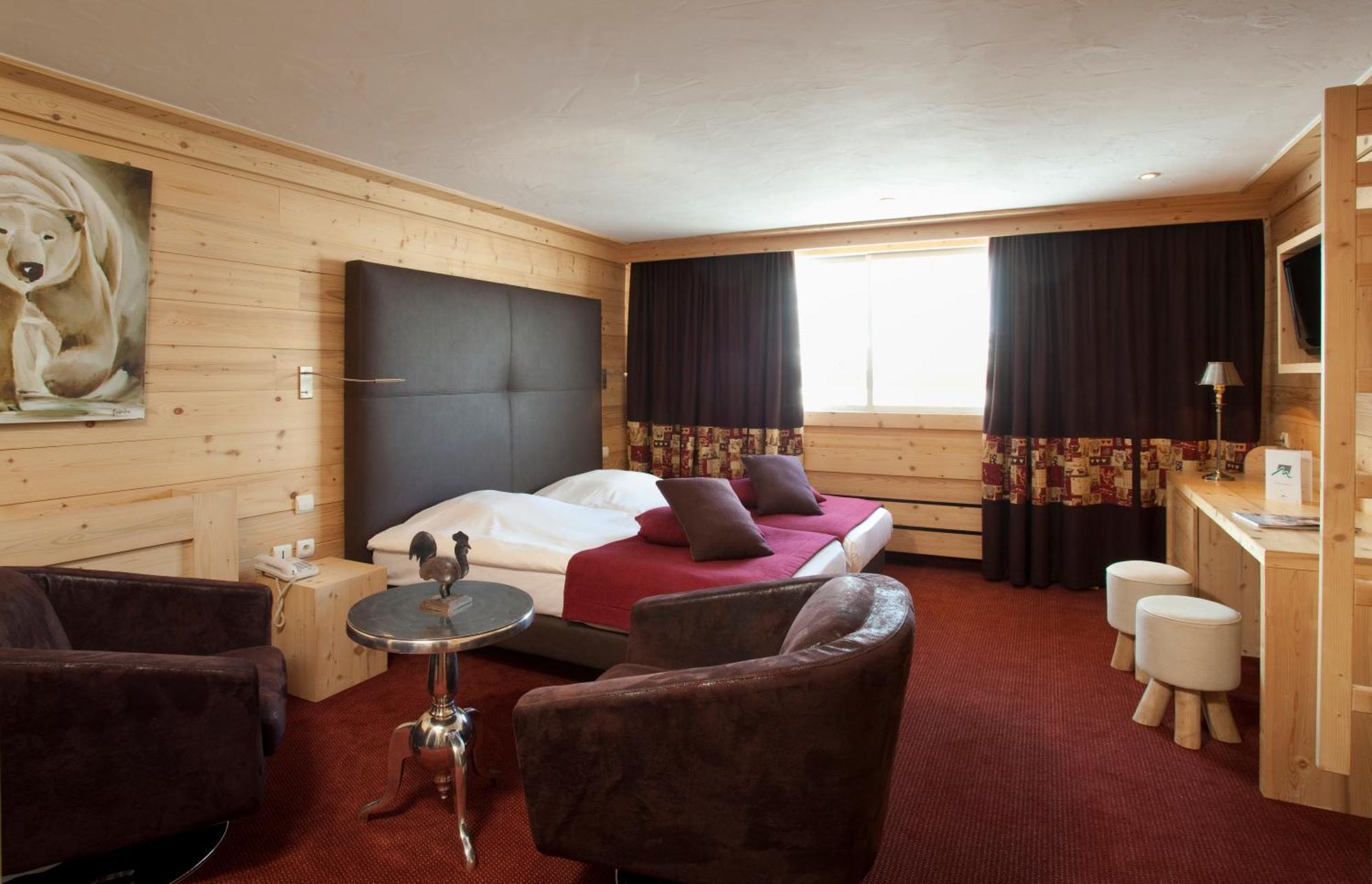 Hotel Les Melezes Лес дьо Алпс Екстериор снимка