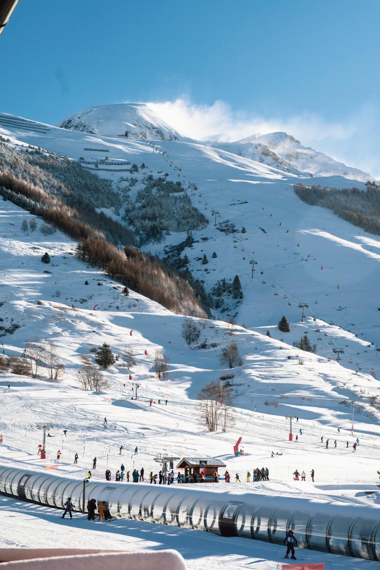 Hotel Les Melezes Лес дьо Алпс Екстериор снимка