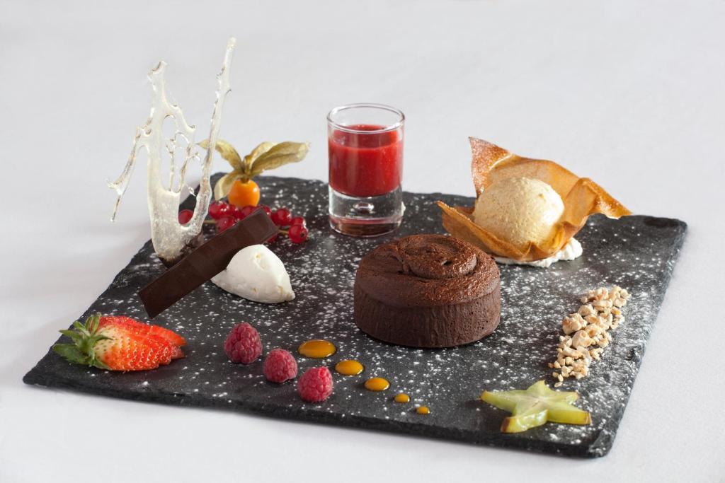 Hotel Les Melezes Лес дьо Алпс Екстериор снимка