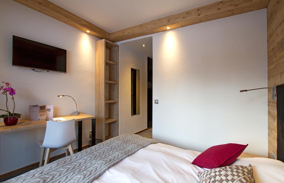 Hotel Les Melezes Лес дьо Алпс Екстериор снимка